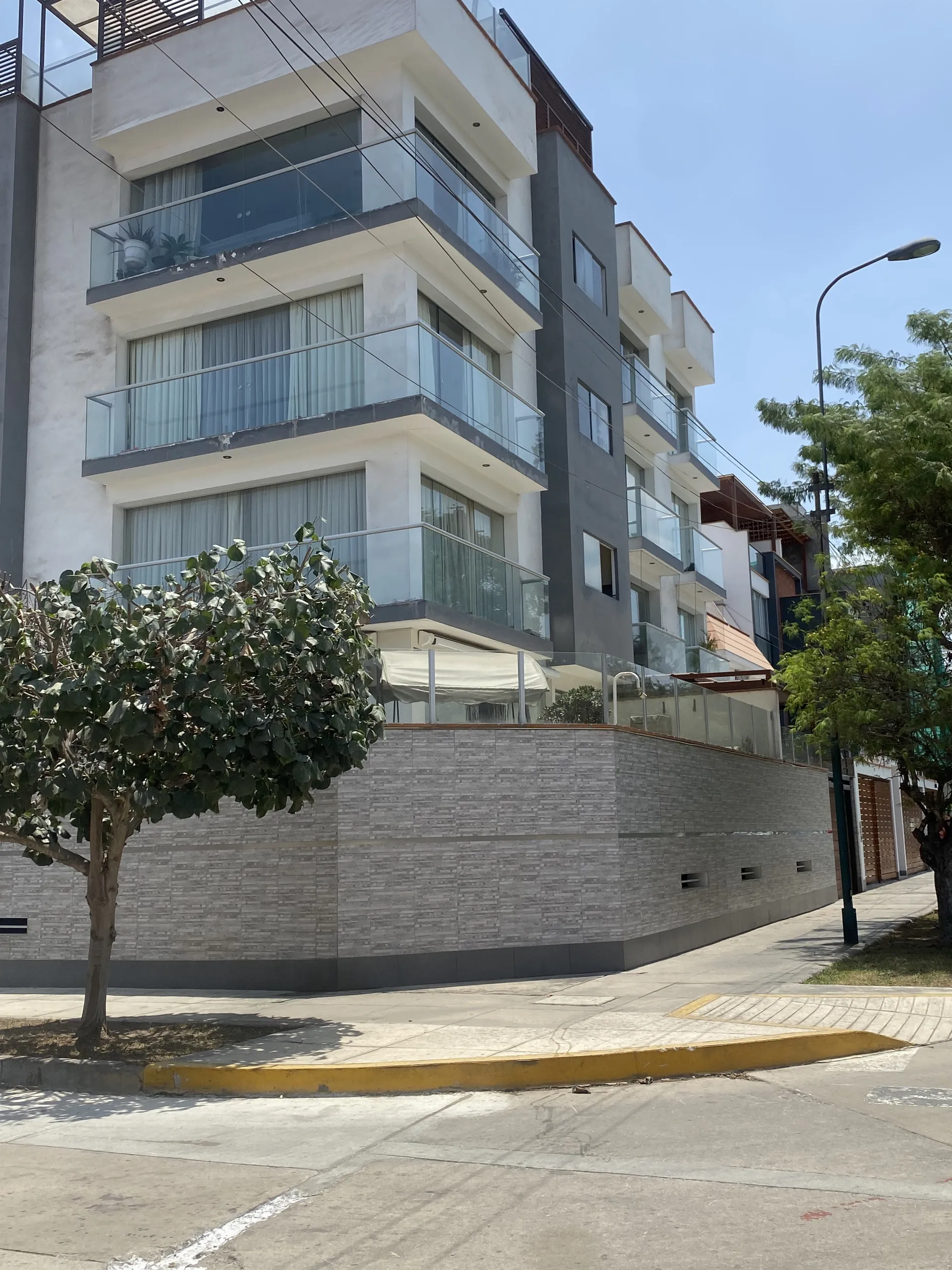 🌳 DÚPLEX FRENTE A PARQUE | 238 M² | 4 DORMITORIOS | 2 ESTACIONAMIENTOS | SAN BORJA - 1