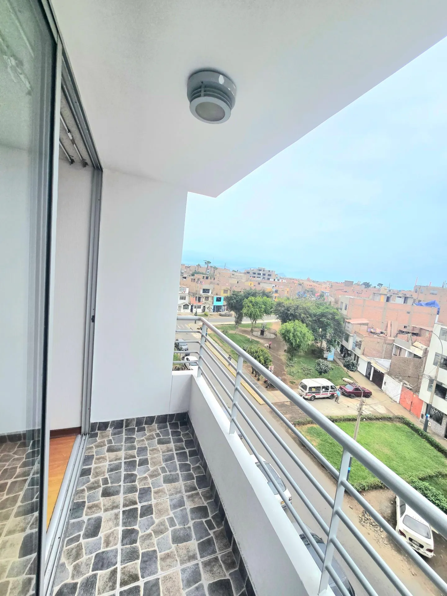 DEPARTAMENTO FRENTE AL OPEN PLAZA TOTTUS AV CANTA CALLAO - 17