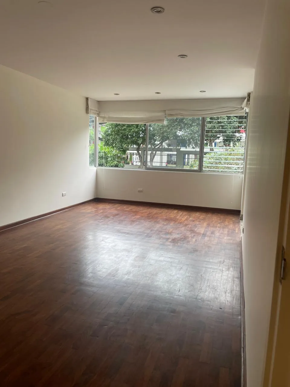 ALQUILO LINDO DPTO MIRAFLORES . 2DO. PISO  2 DORMS. 80M2 COCHERA CERCA PARQUE — foto 6