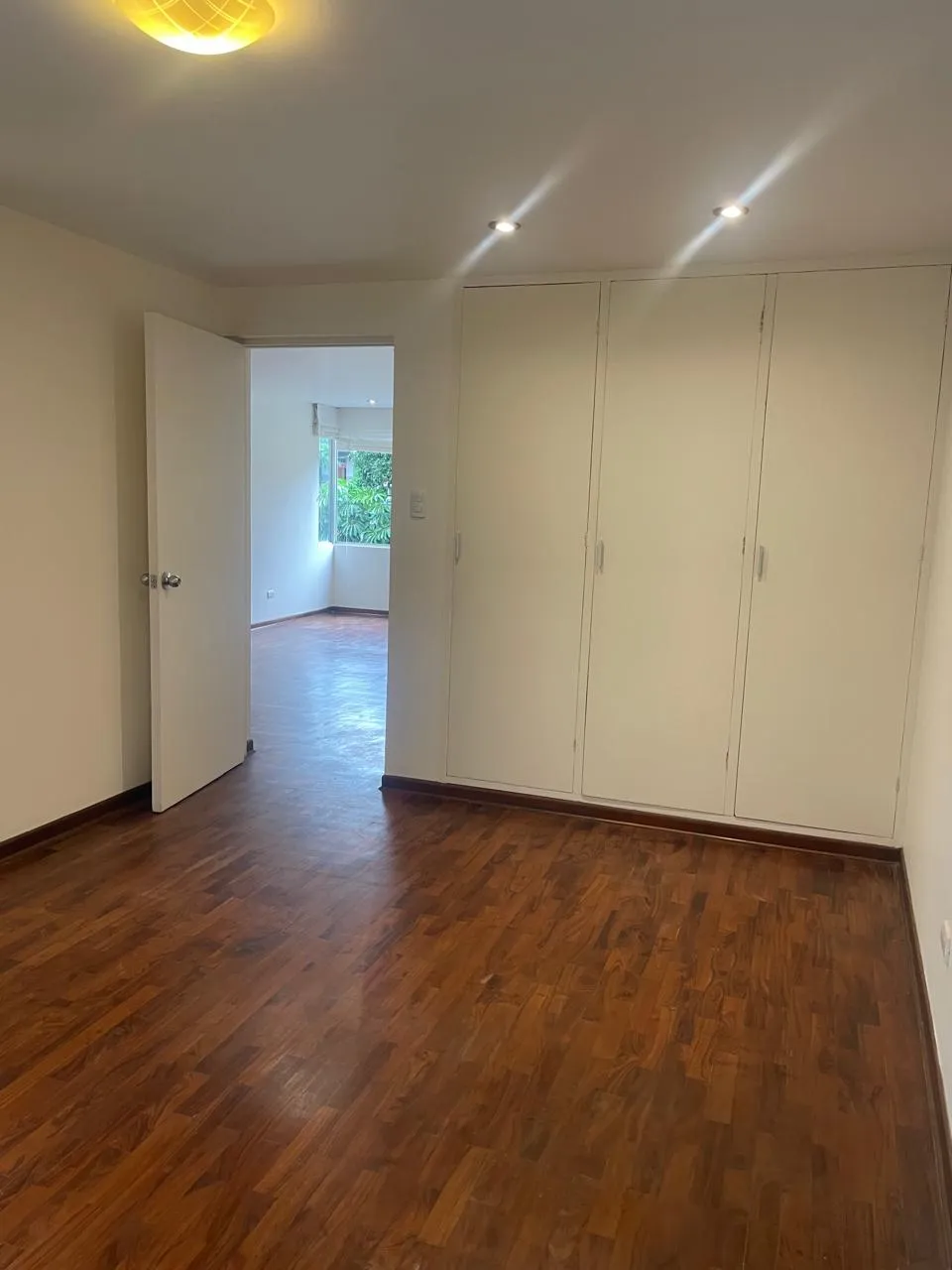 ALQUILO LINDO DPTO MIRAFLORES . 2DO. PISO  2 DORMS. 80M2 COCHERA CERCA PARQUE — foto 10