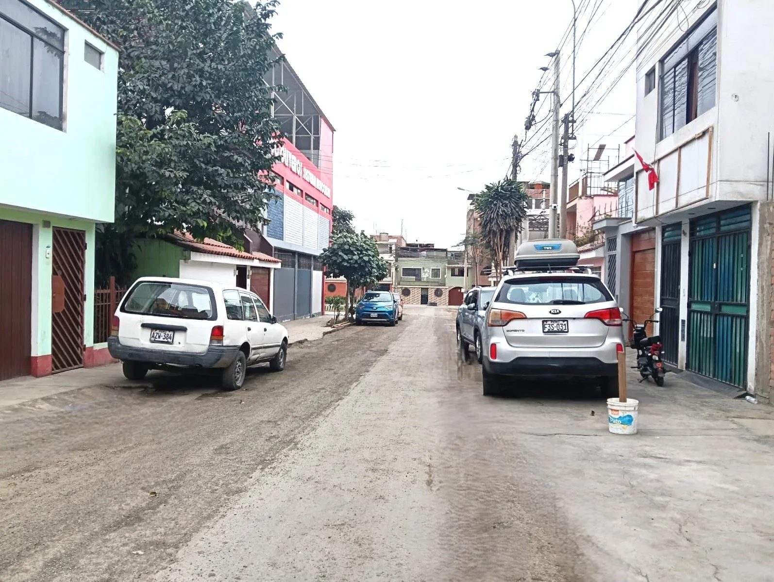 Venta de Casa Habitación o como Terreno Cerca Colegio Maristas, Zona D, San Juan de Miraflores — foto 3