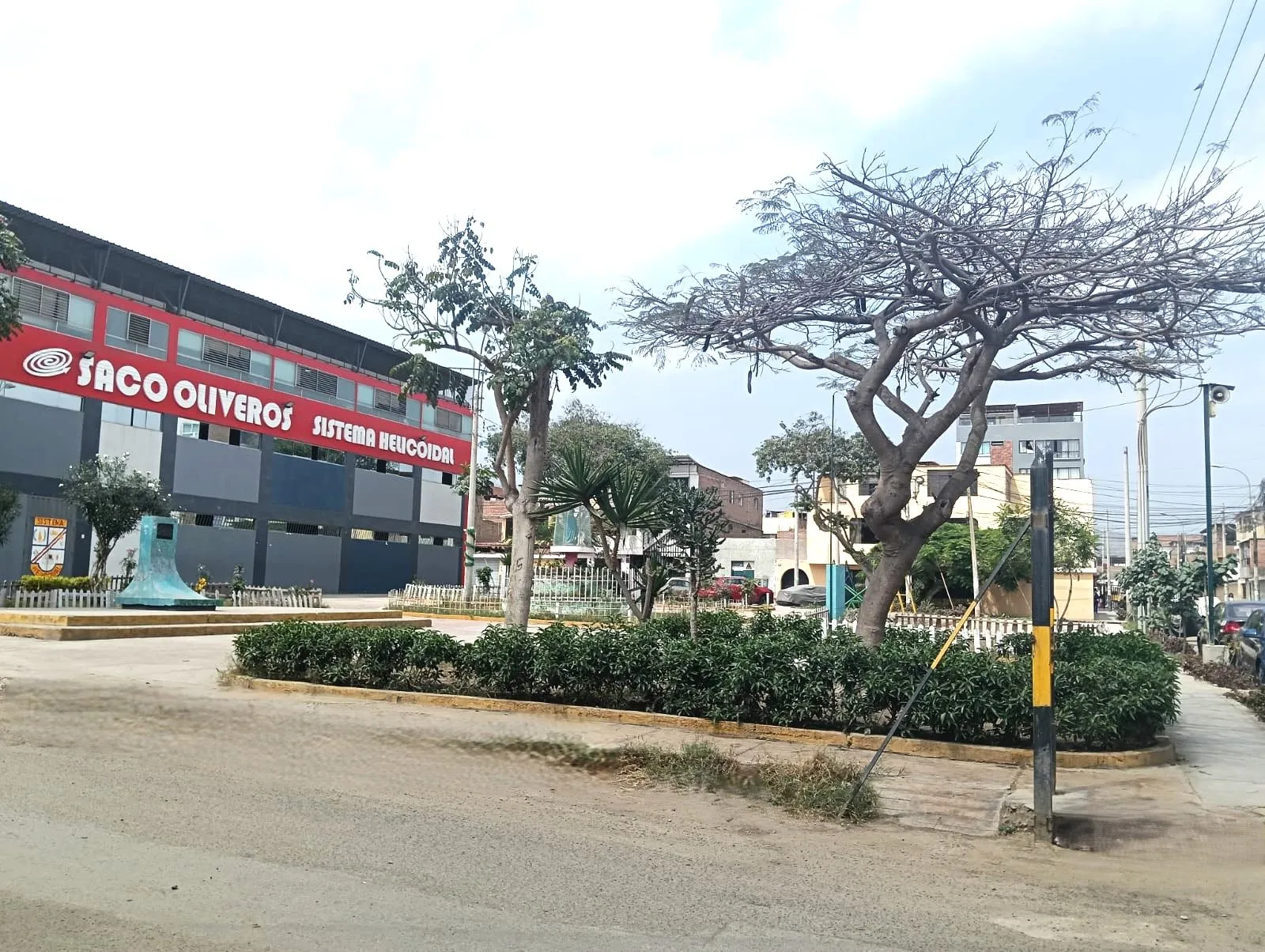 Venta de Casa como Terreno Cerca Colegio Maristas, Zona D, San Juan de Miraflores - 6