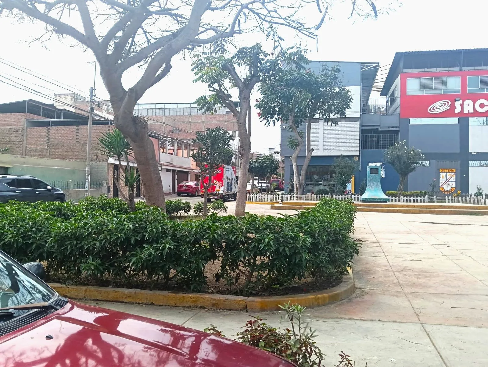 Venta de Casa como Terreno Cerca Colegio Maristas, Zona D, San Juan de Miraflores - 5