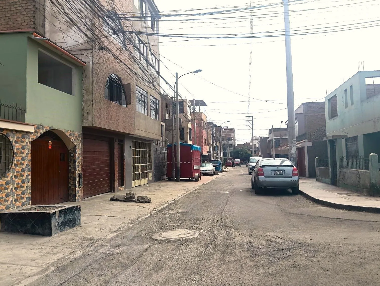 Venta de Casa como Terreno Cerca Colegio Maristas, Zona D, San Juan de Miraflores - 3