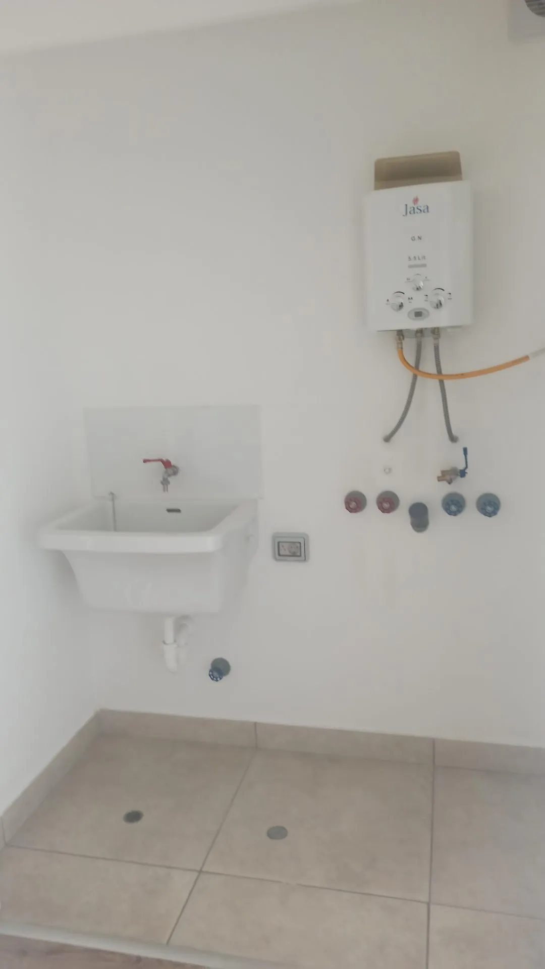 Moderno Depa de 2 Hab con Baño Propio + Excelentes Áreas Comunes! — foto 3
