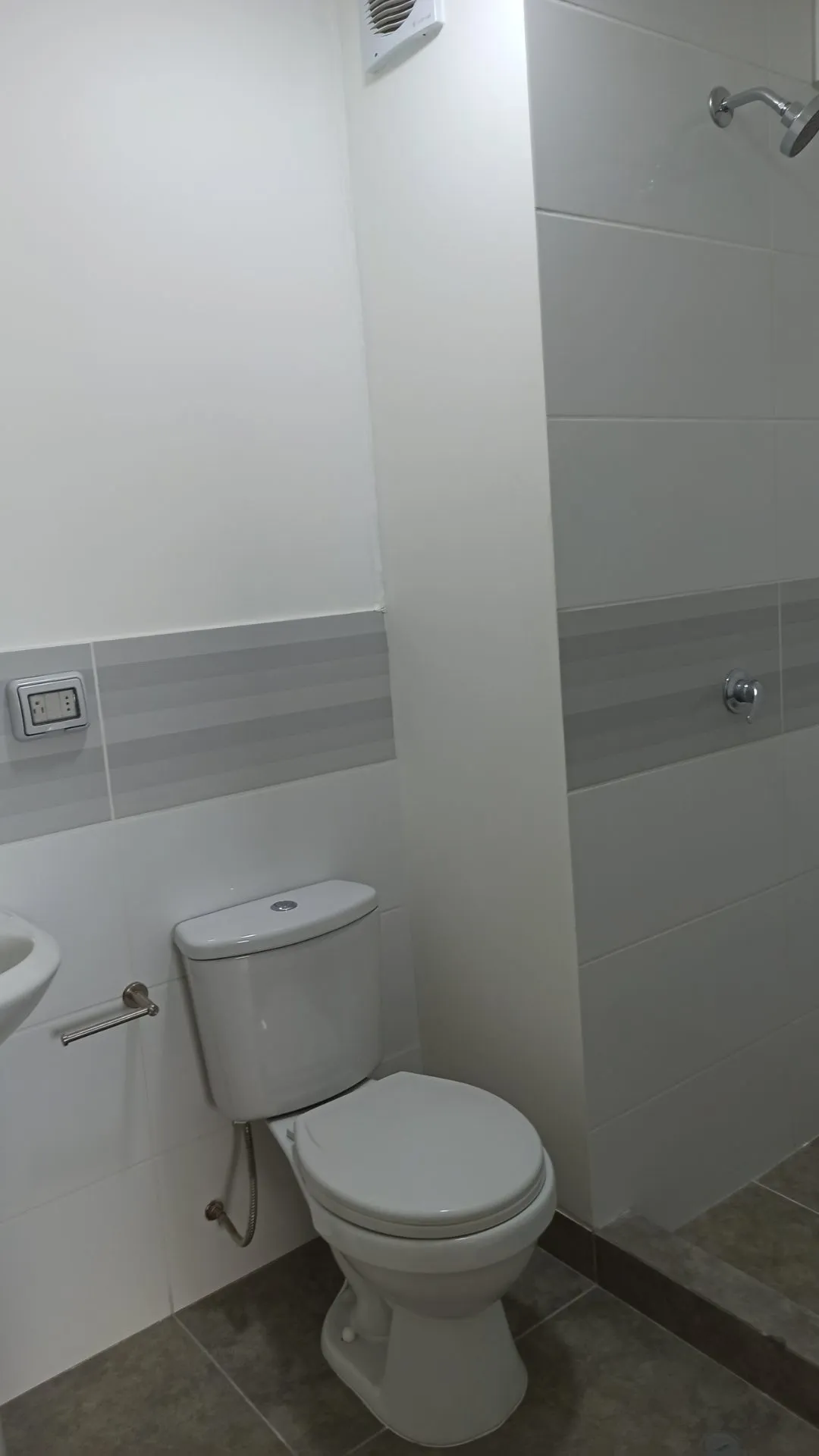 Moderno Depa de 2 Hab con Baño Propio + Excelentes Áreas Comunes! — foto 5