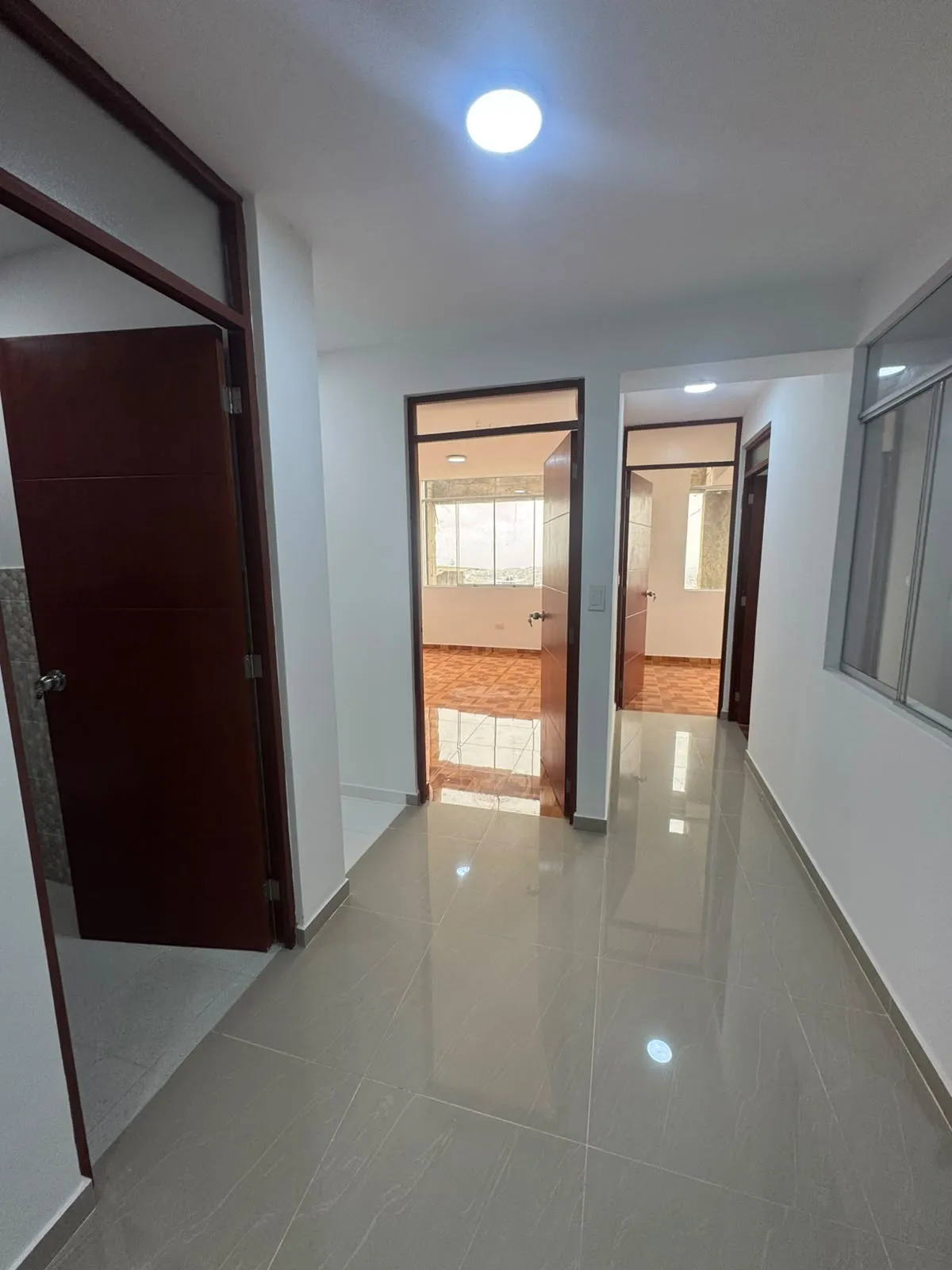 VENDO DEPARTAMENTO 60M2  SEGUNDO PISO CON VISTA INTERIOR/3HAB /2BAÑOS-EN VILLA MARIA DEL TRIUNFO EN TABLADA ZONA NUEVA. 🏡 Depa bonito, bien ubicado y a buen precio — foto 2