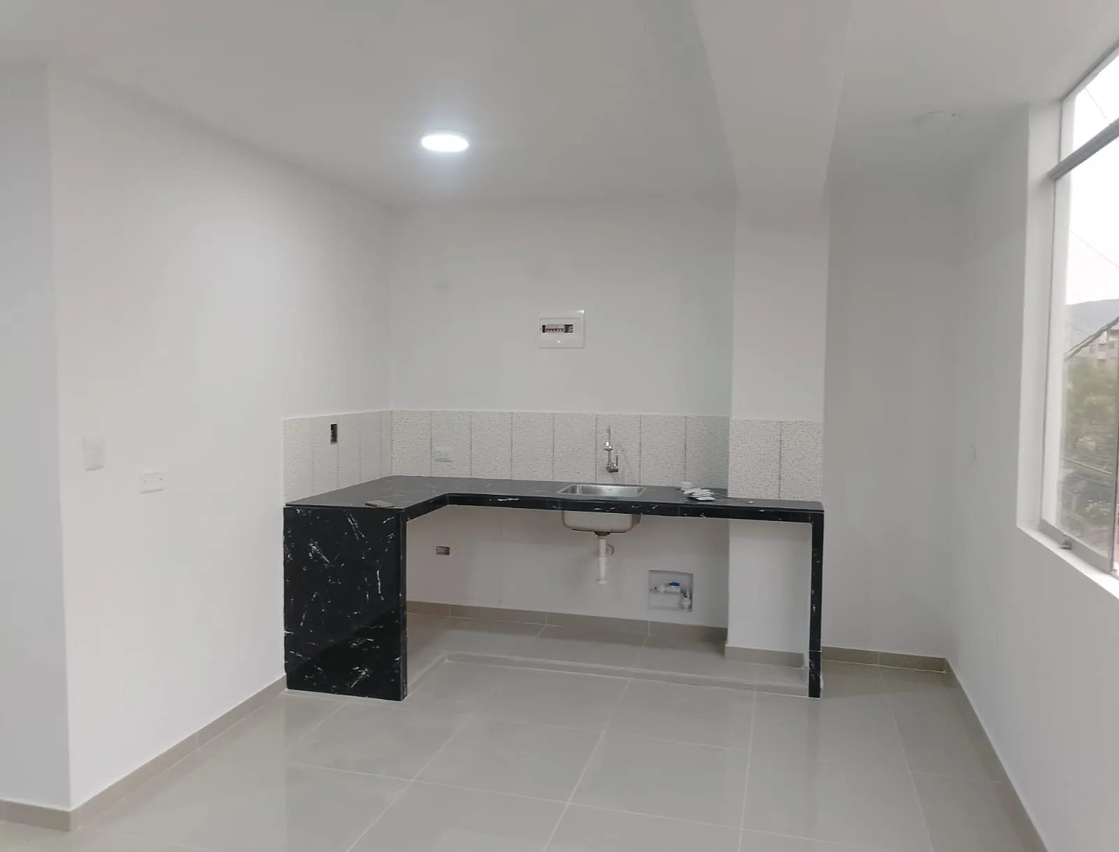 VENDO DEPARTAMENTO 60M2 SEGUNDO PISO CONVISTA EXTERIOR /2HAB /2BAÑOS-EN VILLA MARIA DEL TRIUNFO- TABLADA ZONA NUEVA. 🏡 Depa bonito, bien ubicado y a buen precio — foto 3