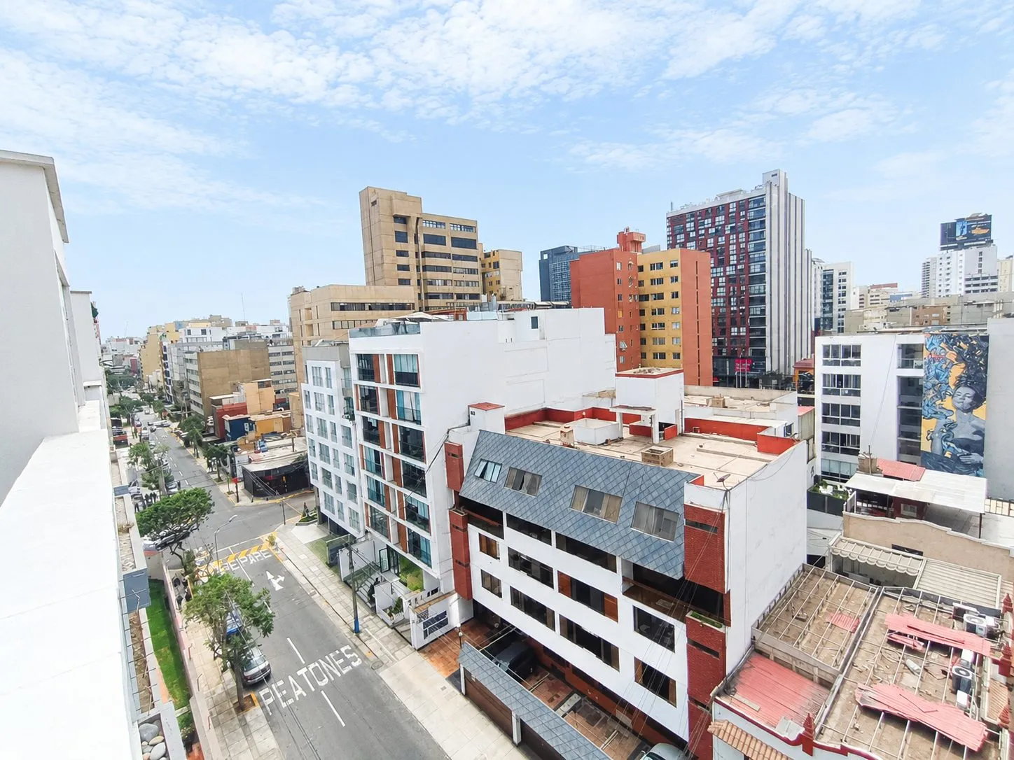 Vive Miraflores Desde Las Alturas, Alquila Minidepartamento Amoblado y Equipado con Amplia Terraza S/2,400. - 16
