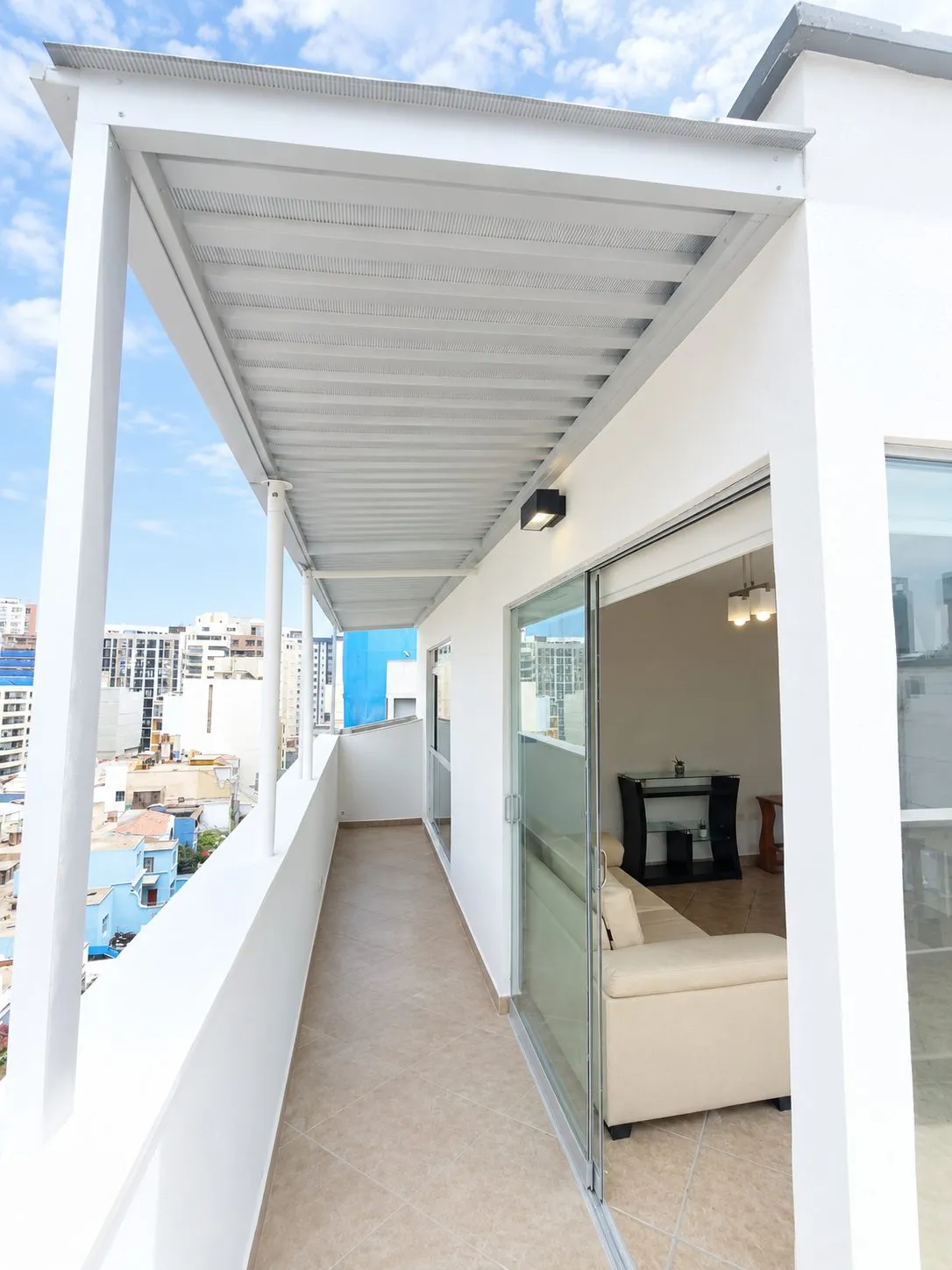 Vive Miraflores Desde Las Alturas, Alquila Minidepartamento Amoblado y Equipado con Amplia Terraza  S/2,400. — foto 8