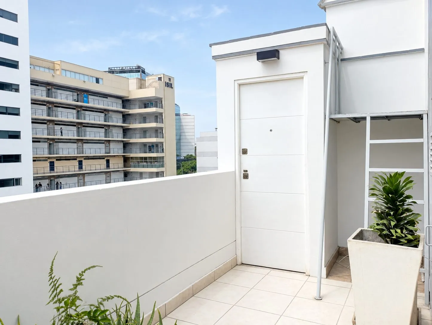 Vive Miraflores Desde Las Alturas, Alquila Minidepartamento Amoblado y Equipado con Amplia Terraza  S/2,400. — foto 2