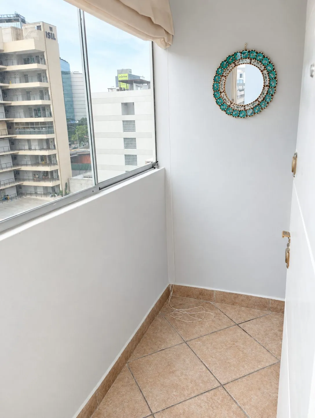 Vive Miraflores Desde Las Alturas, Alquila Minidepartamento Amoblado y Equipado con Amplia Terraza  S/2,400. — foto 3