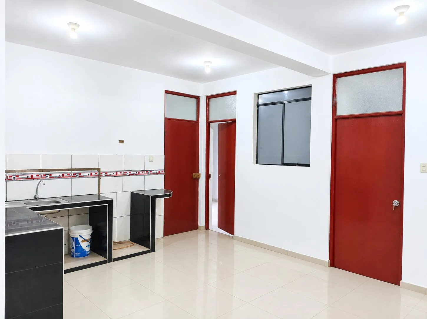 ¡UNA ESQUINA, MÚLTIPLES OPORTUNIDADES DE INVERSIÓN! LOCALES COMERCIALES + 2 DEPARTAMENTOS EN PUENTE PIEDRA. - 9