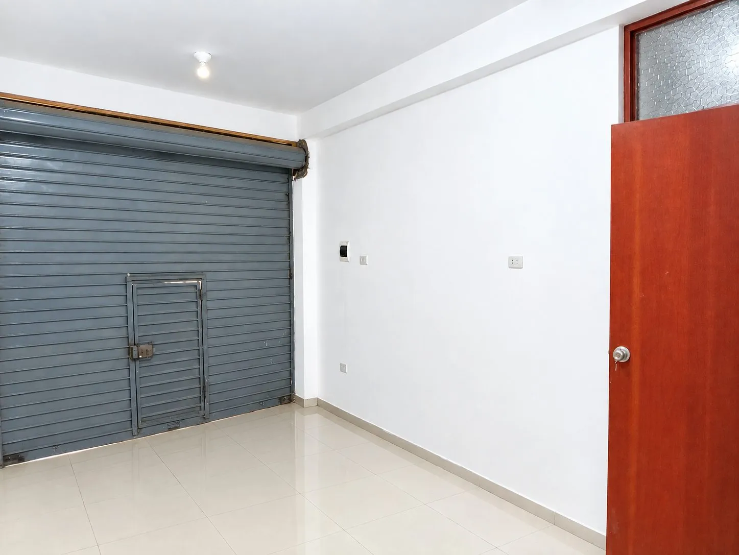¡UNA ESQUINA, MÚLTIPLES OPORTUNIDADES DE INVERSIÓN! LOCALES COMERCIALES + 2 DEPARTAMENTOS EN PUENTE PIEDRA. - 5