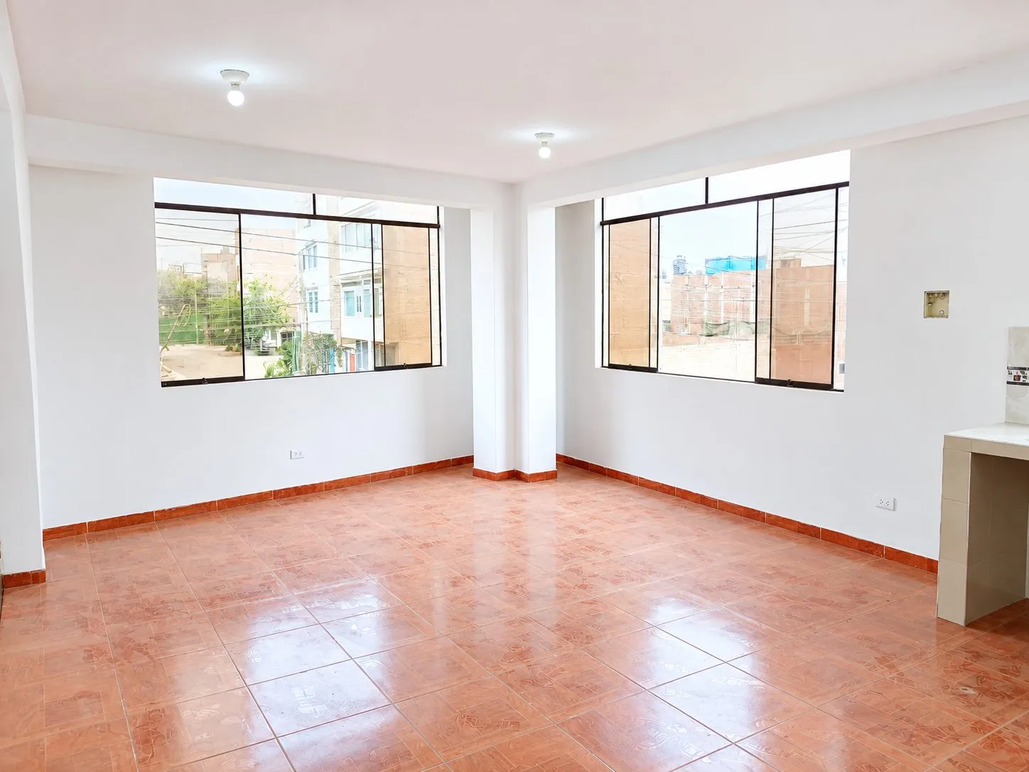 ¡UNA ESQUINA, MÚLTIPLES OPORTUNIDADES DE INVERSIÓN! LOCALES COMERCIALES + 2 DEPARTAMENTOS EN PUENTE PIEDRA. - 17