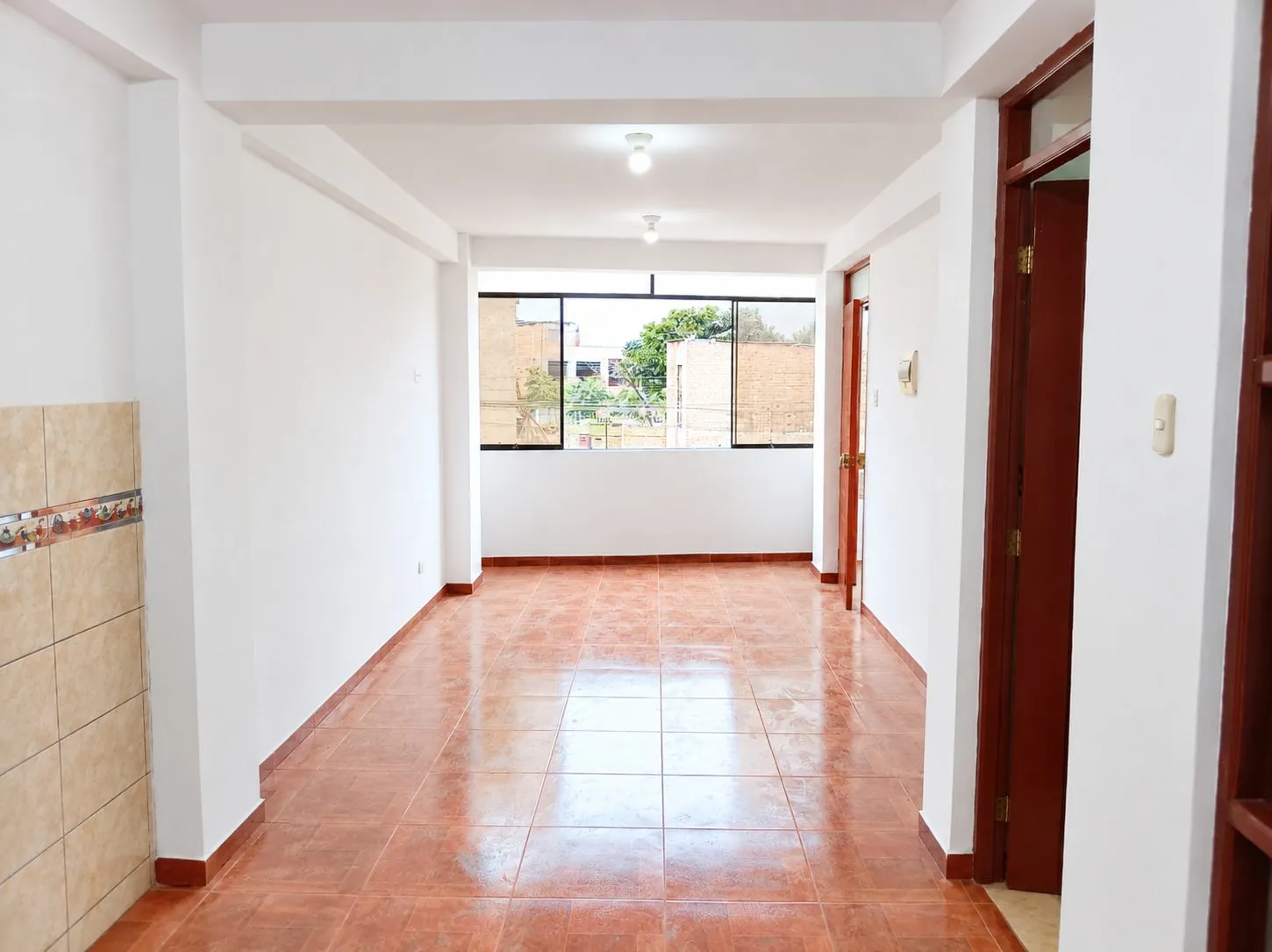 ¡UNA ESQUINA, MÚLTIPLES OPORTUNIDADES DE INVERSIÓN! LOCALES COMERCIALES + 2 DEPARTAMENTOS EN PUENTE PIEDRA. - 13