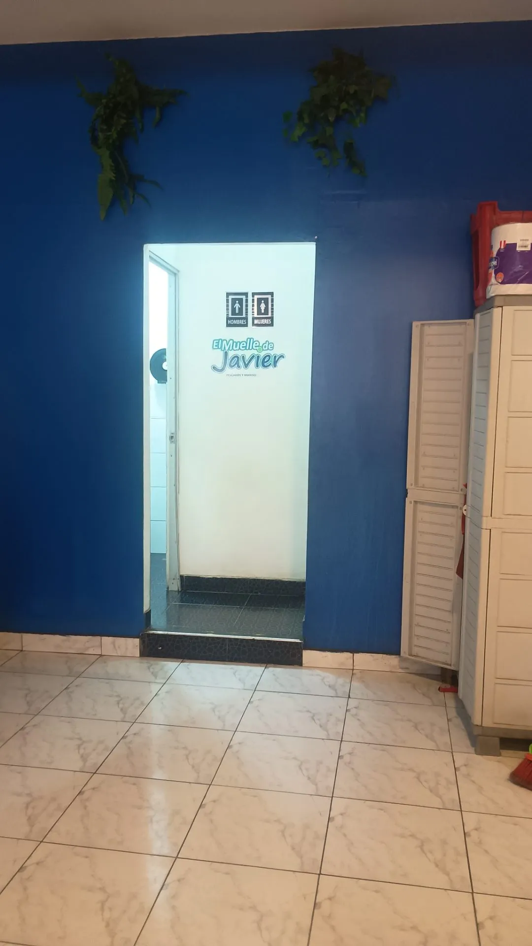 Local comercial en esquina de 3 pisos - 6