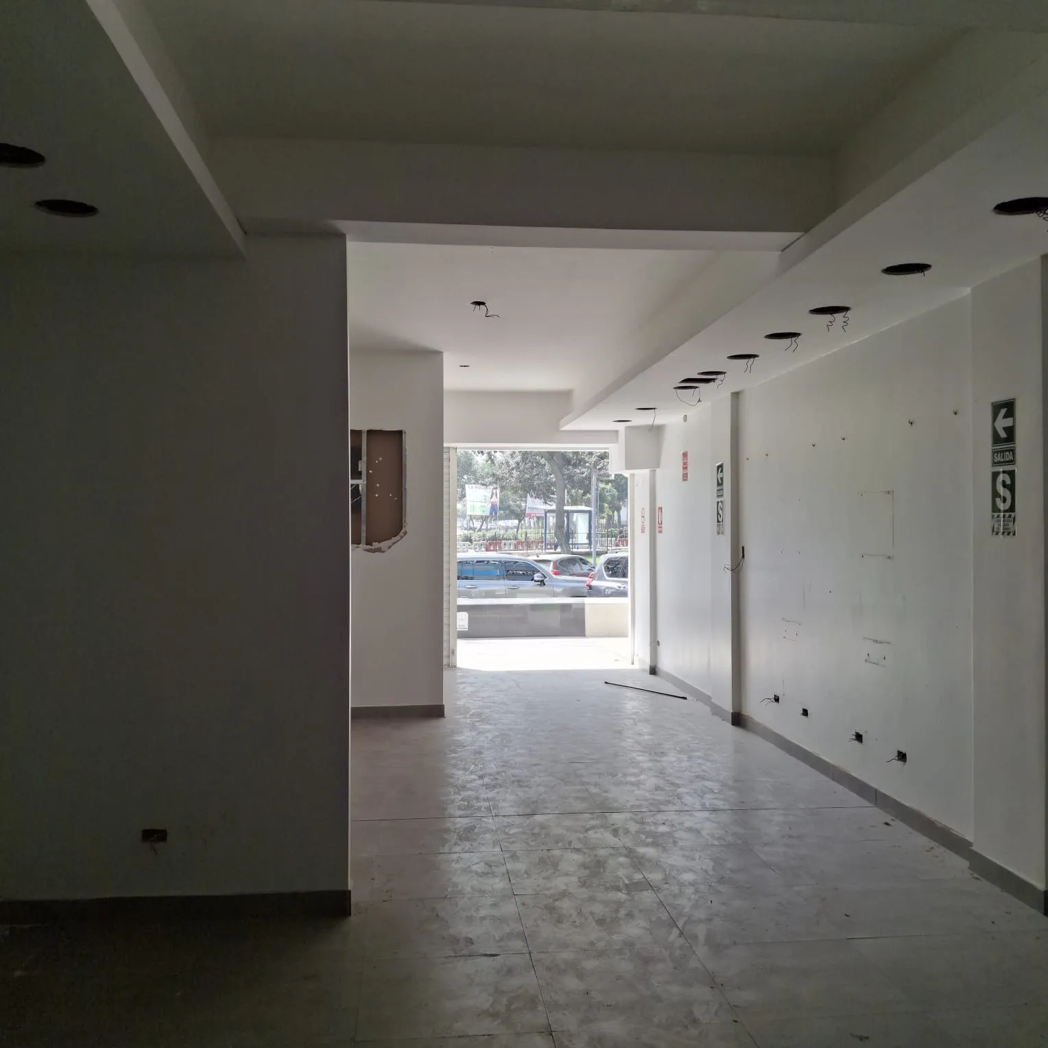 🏢 Local en alquiler en La Molina – primer piso con excelente visibilidad. — foto 3