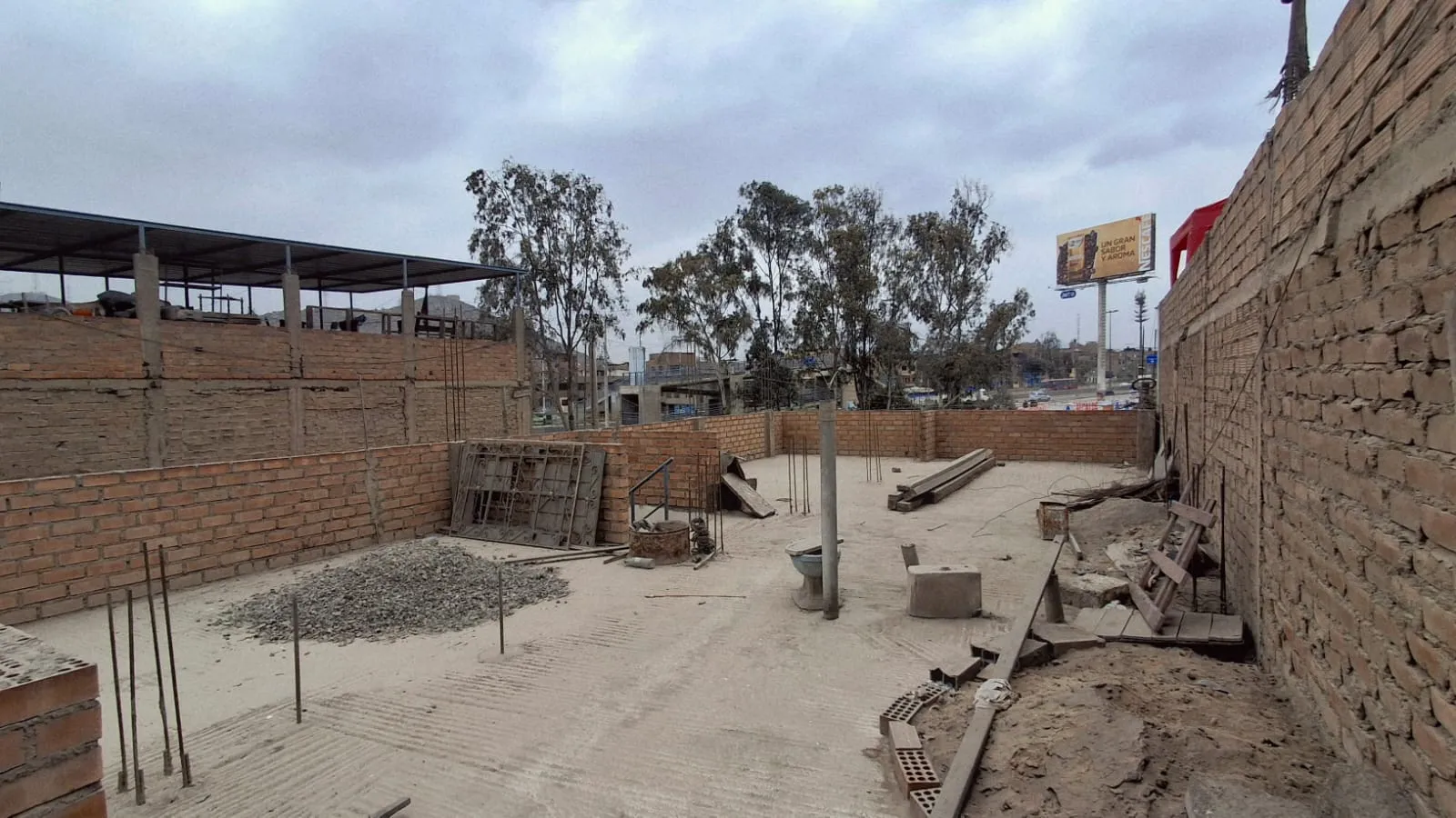 Casa Comercial en Venta en El Agustino – 2 Locales Comerciales y 3 Departamentos por Implementar — foto 5