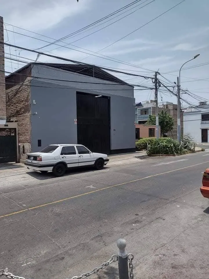 VENTA DE TERRENO RESIDENCIAL/ COPMERCIAL  EN CHORRILLOS - 4