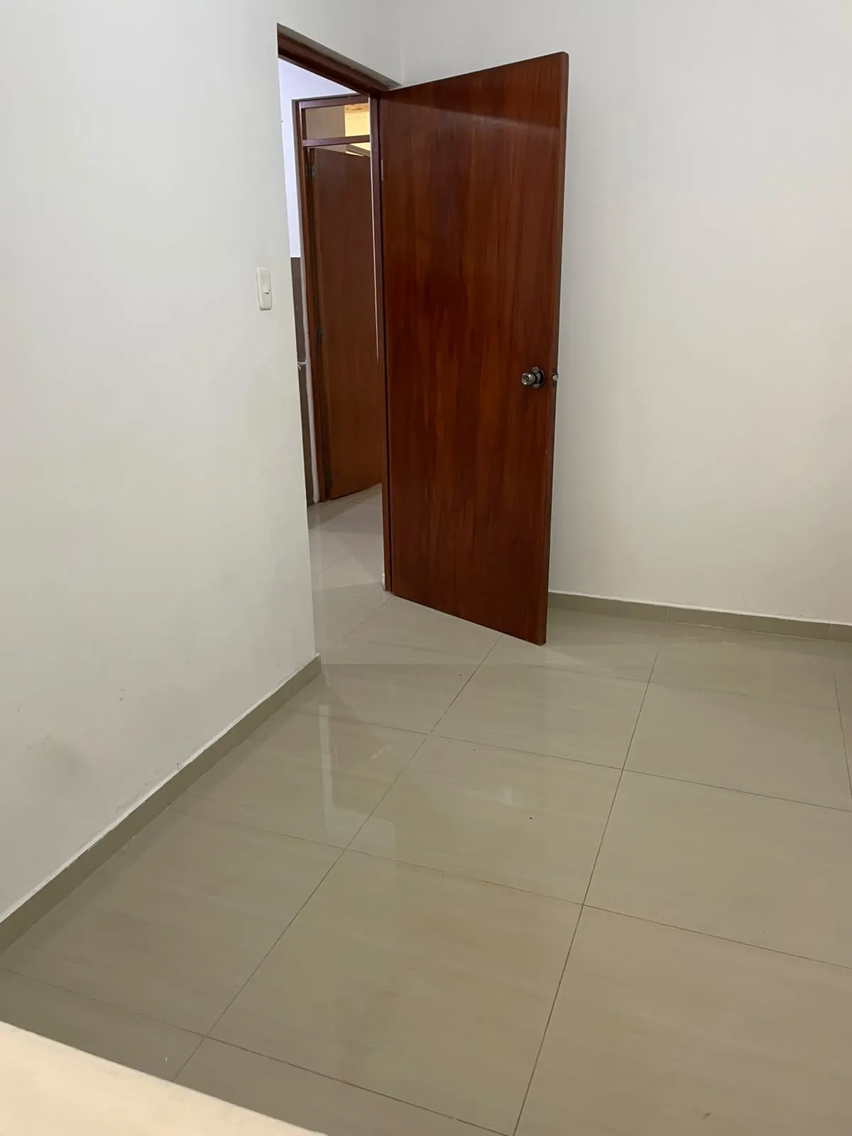 3 habitaciones, 2 baños, sala, comedor, cocina americana con muebles altos y bajos, zona de lavanderia, gas calida, baños con terma - 7