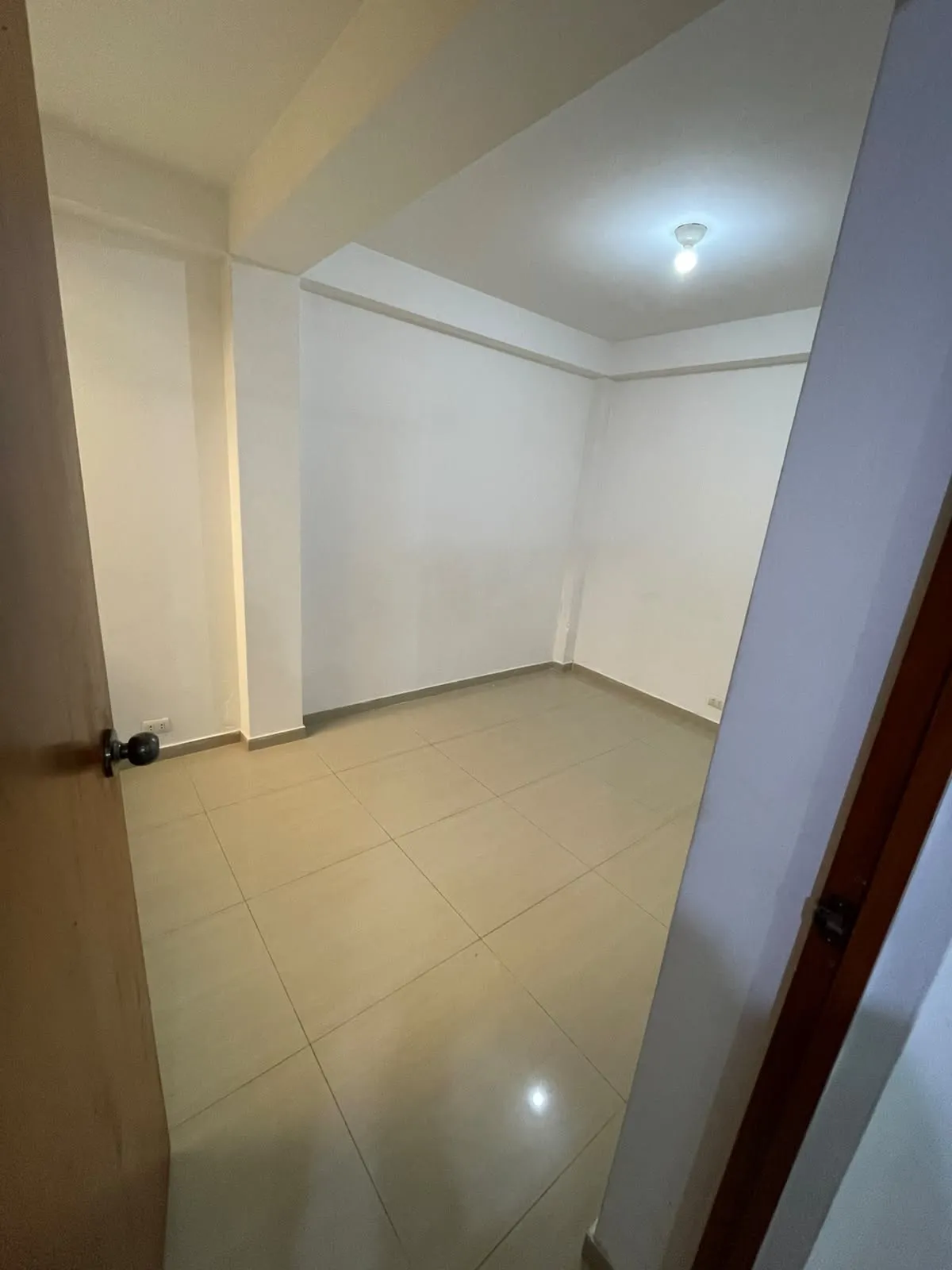 3 habitaciones, 2 baños, sala, comedor, cocina americana con muebles altos y bajos, zona de lavanderia, gas calida, baños con terma - 8
