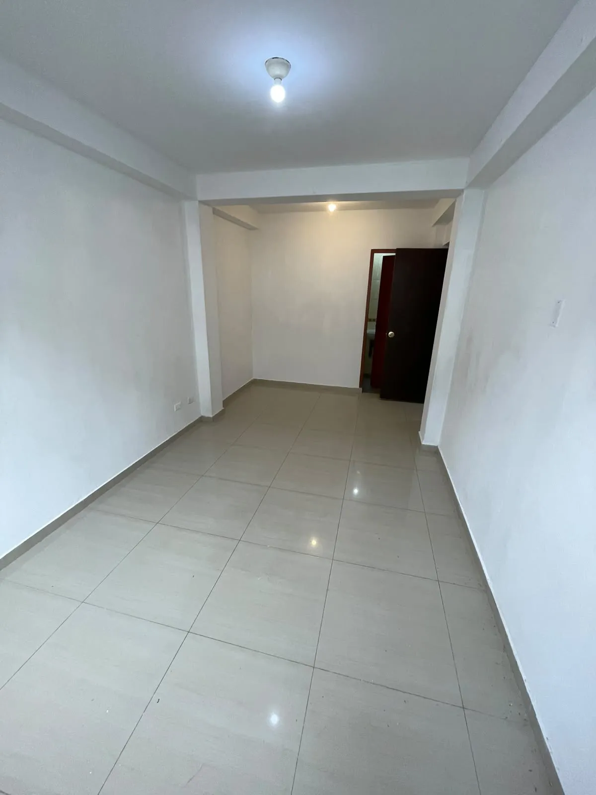 3 habitaciones, 2 baños, sala, comedor, cocina americana con muebles altos y bajos, zona de lavanderia, gas calida, baños con terma - 5