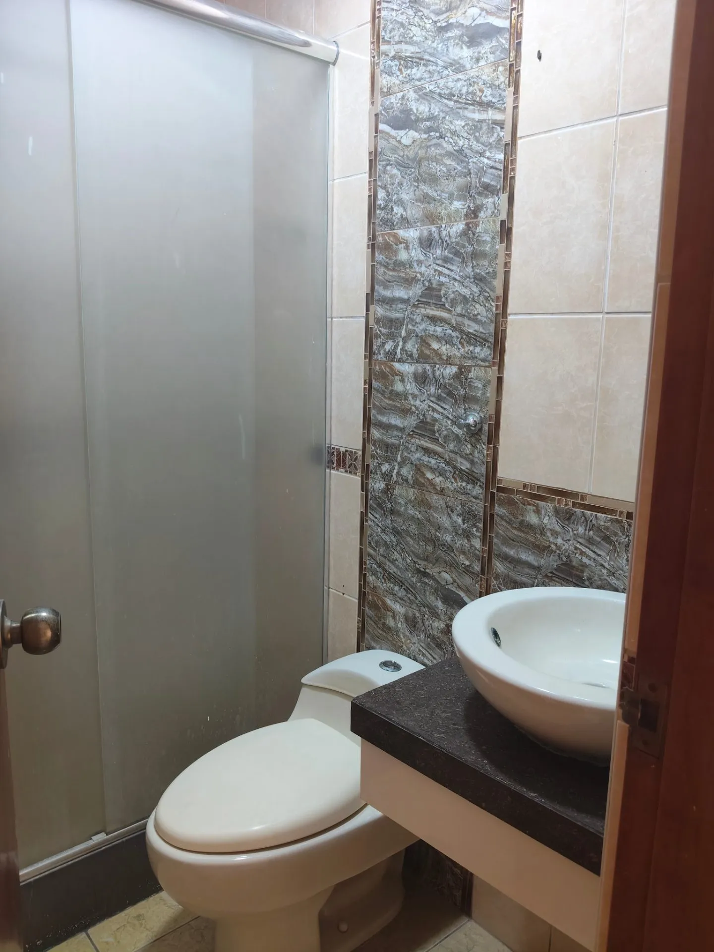Amplio departamento en 1er piso, frente a parque — foto 4