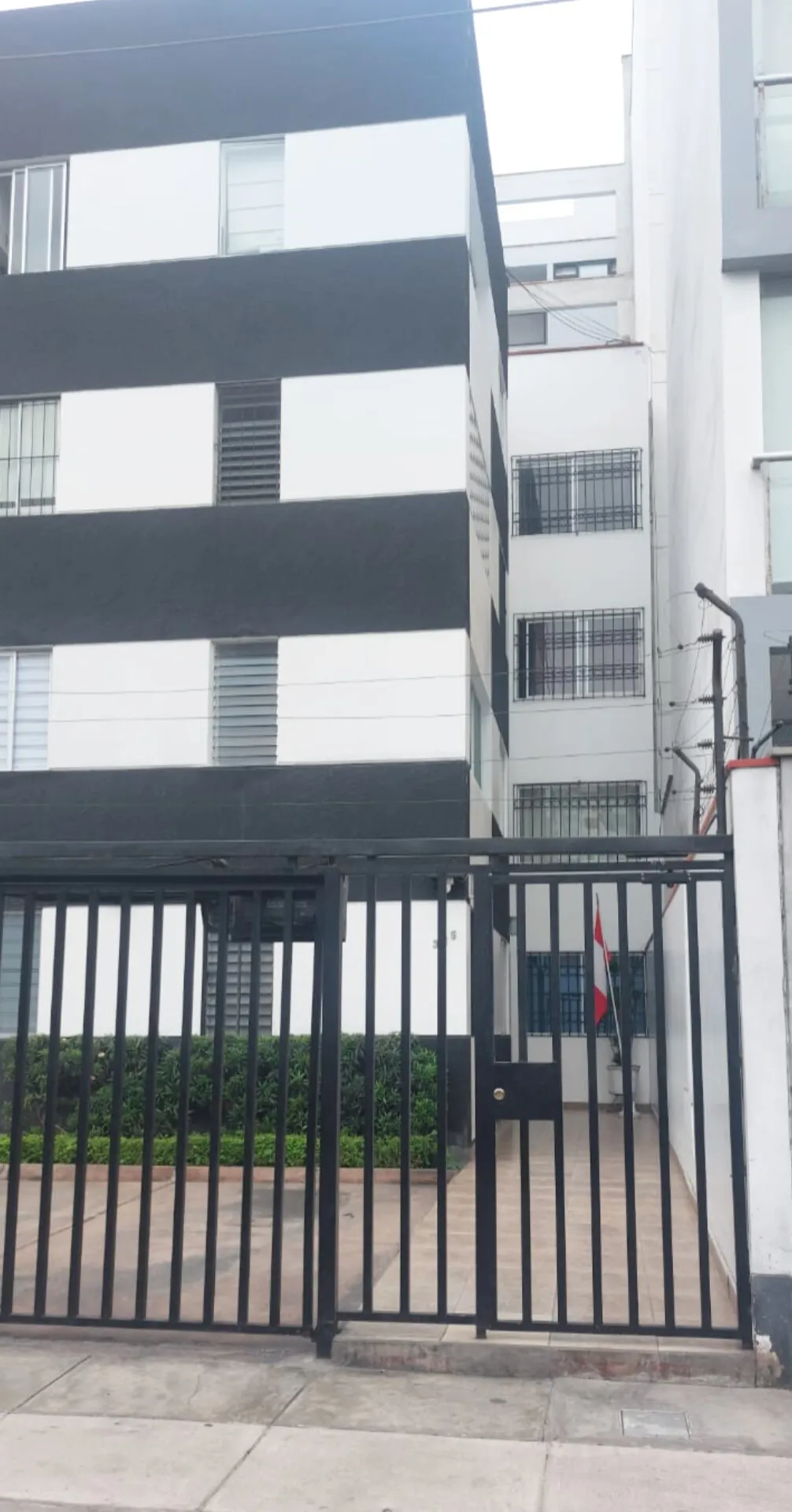 Vendo Dpto. Miraflores Cerca Malec. Cisneros 1er Piso 93m2 3 Dorms — foto 2