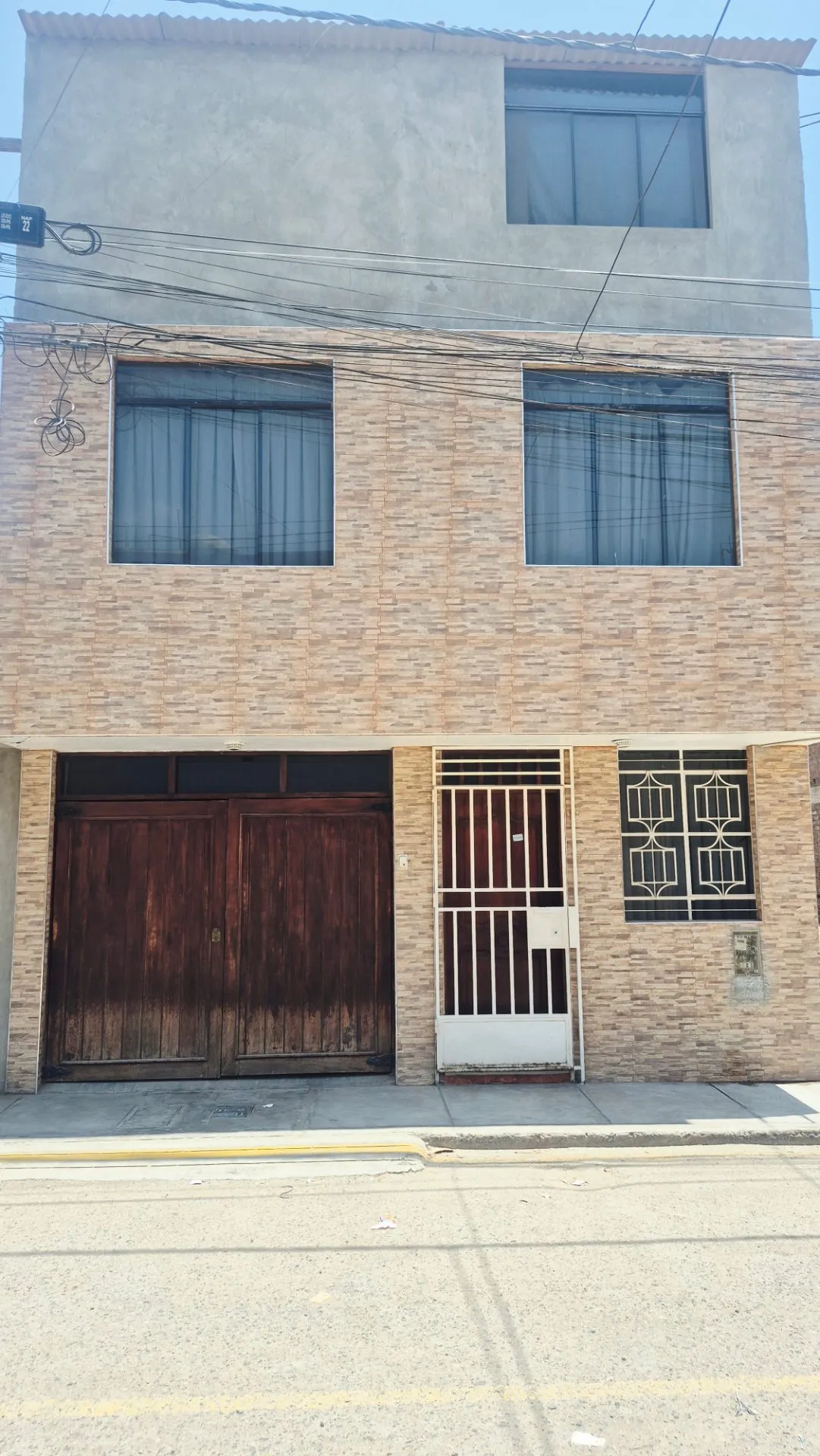 CASA EN VENTA TRUJILLO – 5 DORMITORIOS, 4 BAÑOS, COCHERA Y TERRAZA – $120,000 NEGOCIABLE — foto 2