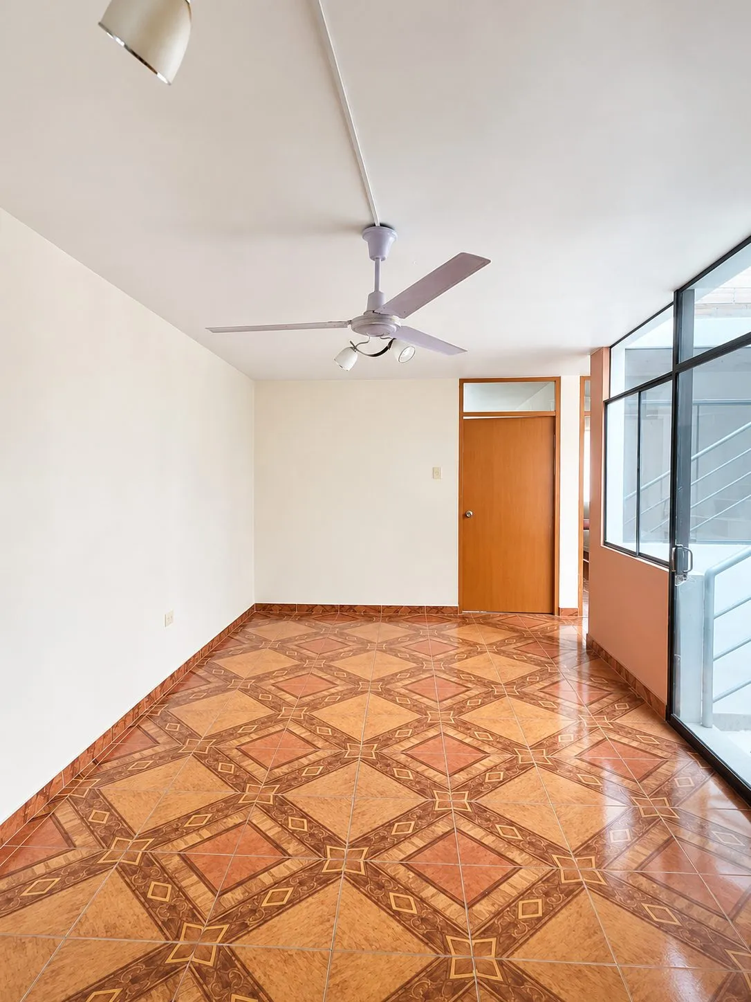 CASA EN VENTA TRUJILLO – 5 DORMITORIOS, 4 BAÑOS, COCHERA Y TERRAZA – $120,000 NEGOCIABLE — foto 6