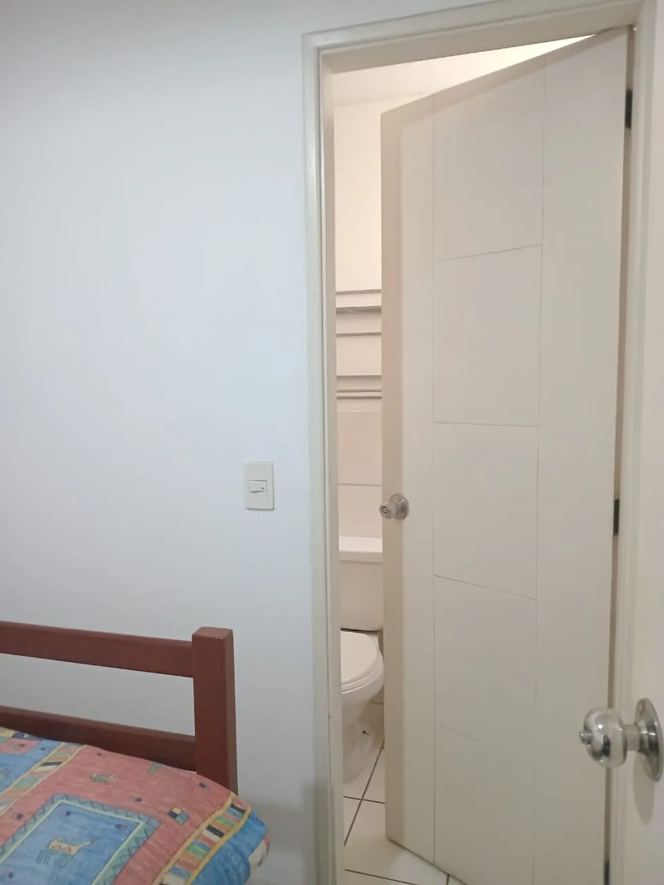 Monterrico Surco alquilo habitación full amoblada con baño incorporado en un departamento para estudiantes personas que trabajen  persona sola cerca  a Upc Esan Pad Embajada de EEUU CLÍNICAS s/740 - 9