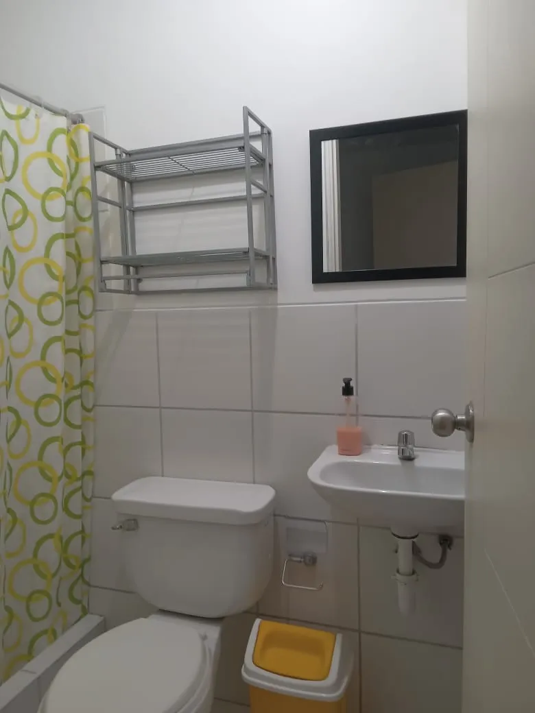 Monterrico Surco alquilo habitación full amoblada con baño incorporado en un departamento para estudiantes personas que trabajen  persona sola cerca  a Upc Esan Pad Embajada de EEUU CLÍNICAS s/740 - 6